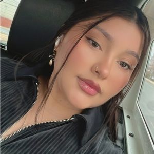 Meet your Posher, Evelin